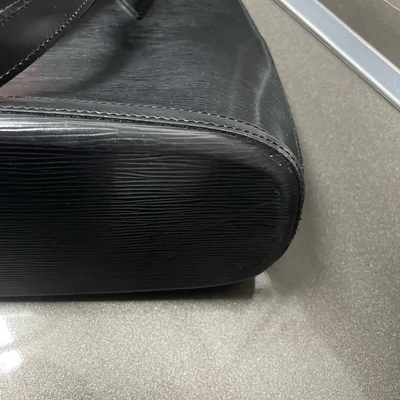 Authentic Louis Vuitton LV Lussac Epi Shoulder Bag. Excellent Condition! - Picture 5 of 9